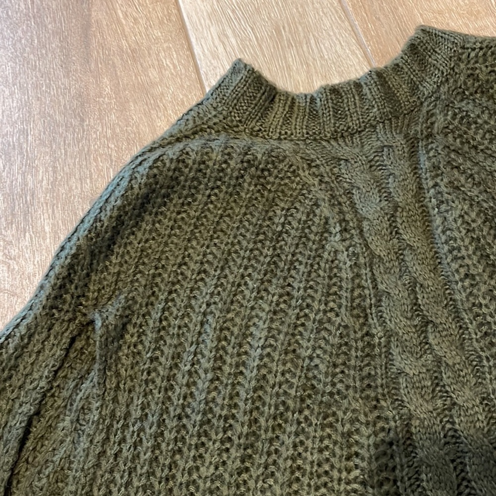 Debut Olive Green Poncho SMALL/MEDUIM FIT - Picture 2 of 8